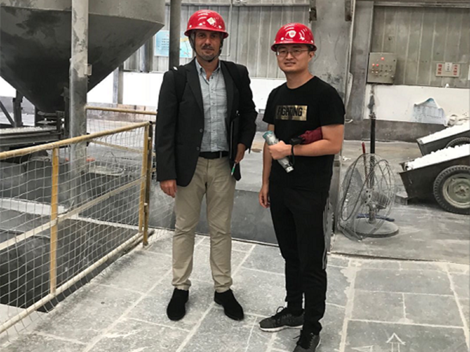 來自西班牙的客戶參觀我們的工廠